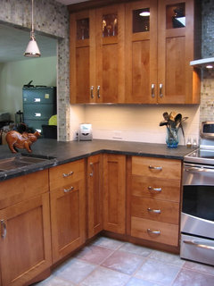 Please show me subway tile backsplashes w/ light wood cabinets