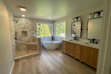 Modelo de cuarto de baño doble y de pie minimalista grande con puertas de armario de madera oscura, baldosas y/o azulejos multicolor, encimera de granito y encimeras multicolor