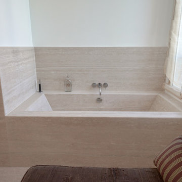 Habillage de baignoire en pierre pleine masse