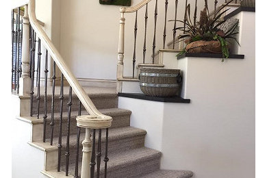 Staircase - contemporary staircase idea in Orange County