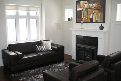 Example of a classic living room design in Toronto