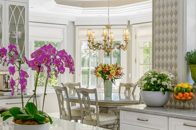 Kitchen - traditional kitchen idea in Los Angeles