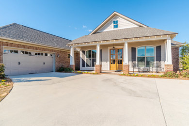 Home design - craftsman home design idea in Miami