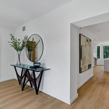 Contemporary Home - 12