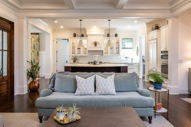 Example of a classic living room design in Charleston