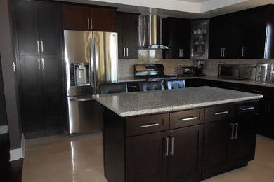 Trendy kitchen photo in Orange County