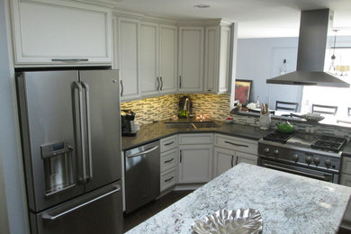 Example of a kitchen design in Chicago