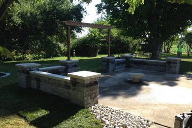 Example of an arts and crafts home design design in Toronto