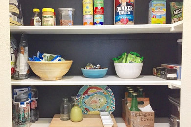 Mid-sized elegant kitchen photo in Austin