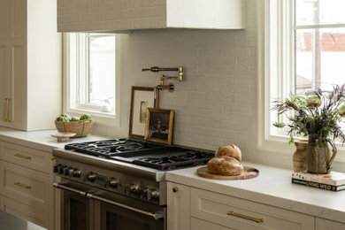 Kitchen photo in Los Angeles