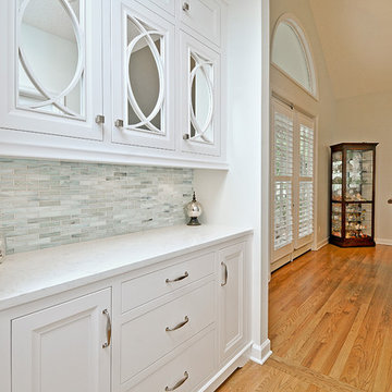 Winter Park White Kitchen with Booth Dining