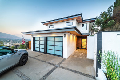 Inspiration for a contemporary exterior home remodel in Los Angeles