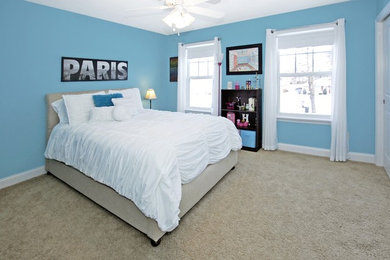 Example of a bedroom design in Cleveland