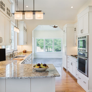 Shiloh Cabinetry, Soft White Paint, Framed Full Overlay