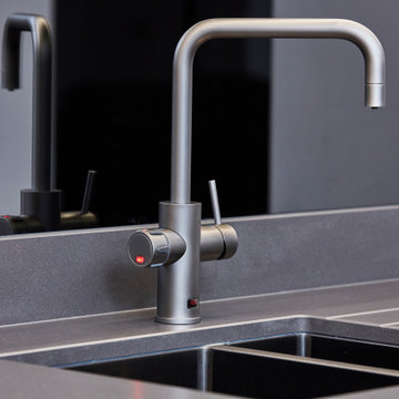 Anthracite & Platinum grey handle-less kitchen