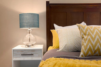 Transitional home design photo in Vancouver