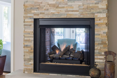Example of a trendy living room design in Chicago