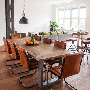 ベルリンの中サイズのインダストリアルスタイルのLDKの画像 (白い壁、無垢フローリング)