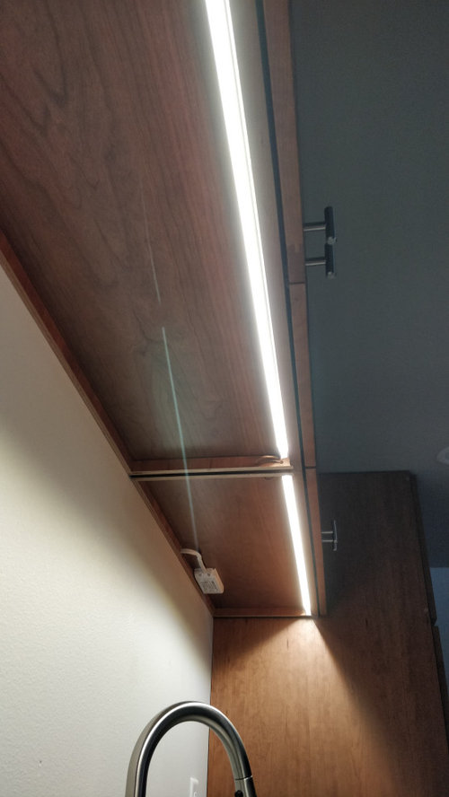Does this under-cabinet LED shadow look bad? | Houzz Forum