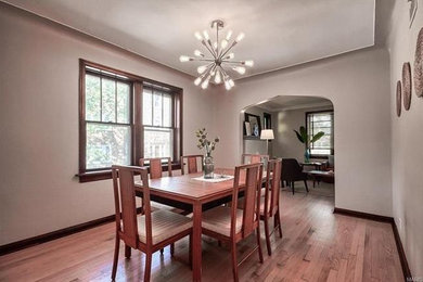Example of a transitional dining room design in St Louis