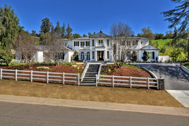 Example of a classic exterior home design in Los Angeles