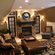 Family room w/bay windows
