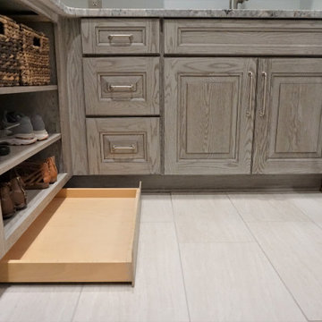 Timberbuilt Rustic Laundry room