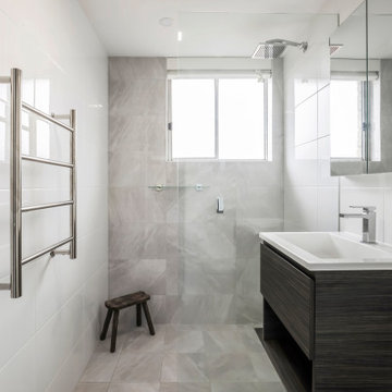 Bathroom with White Gloss wall tiles