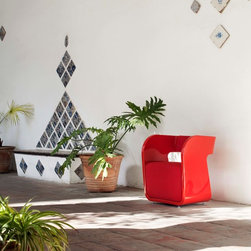 KOO INTERNATIONAL - Living Room Chairs