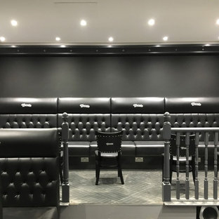 Idée de décoration pour une très grand maison minimaliste.