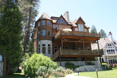 Inspiration for a timeless exterior home remodel in Los Angeles