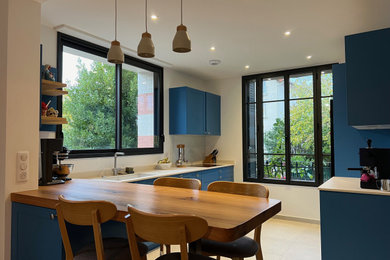 Cette photo montre une cuisine tendance.