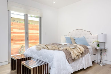 Example of a minimalist bedroom design in Los Angeles