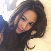 Ratna Julia's photo
