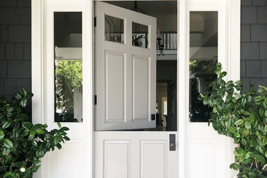 Inspiration for a traditional entryway in Orange County.