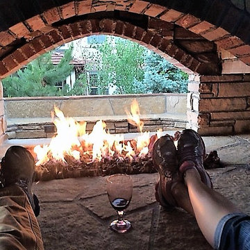 Fire Pits & Fireplaces