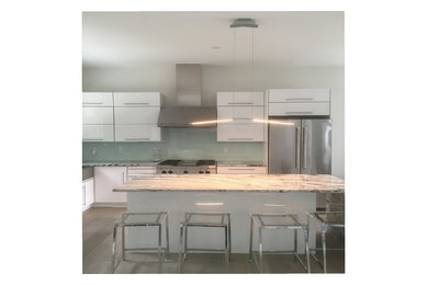 Kitchen - modern kitchen idea in Minneapolis