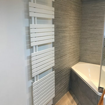 SALLE DE BAINS BAIGNOIRE D'ANGLE