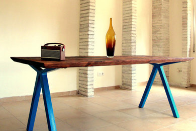 Mesa en hierro y madera de pino