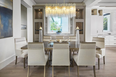Example of a dining room design in Miami