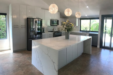 Inspiration for a contemporary kitchen remodel in Los Angeles