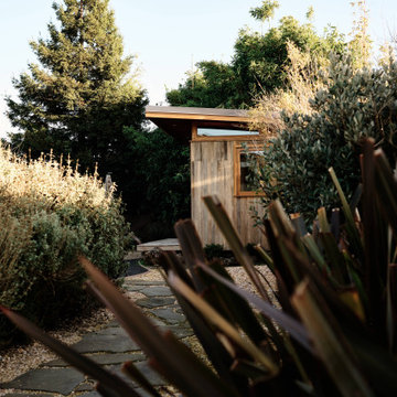 Studio Uno: Backyard Prefab Office