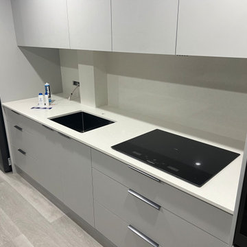 Modern White Kitchen Featuring Royal Victoria Collection - Raindrops