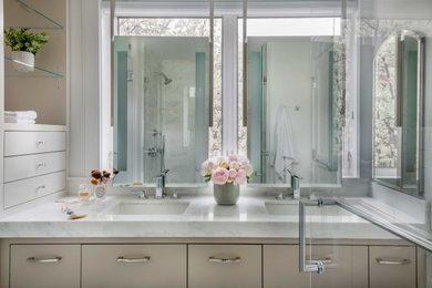 Example of a trendy bathroom design