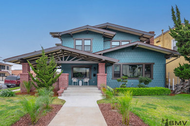 Photo of a traditional house exterior in Los Angeles.