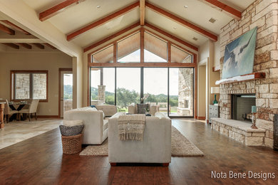 Example of a transitional home design design in Austin