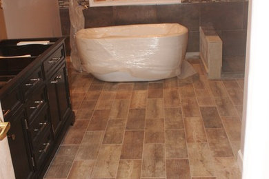 Example of a transitional home design design in Cleveland