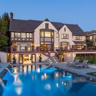 Klassischer Whirlpool hinter dem Haus in rechteckiger Form in San Francisco