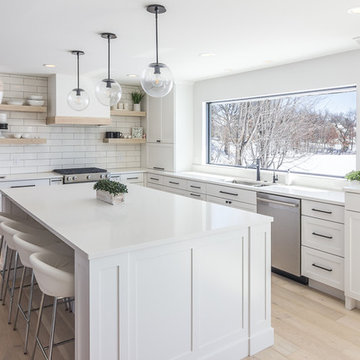 Clean Clutter-free  Contemporary