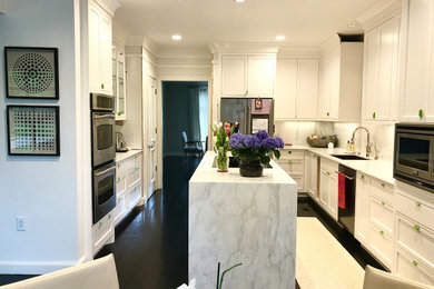 Inspiration for a transitional kitchen remodel in Oklahoma City